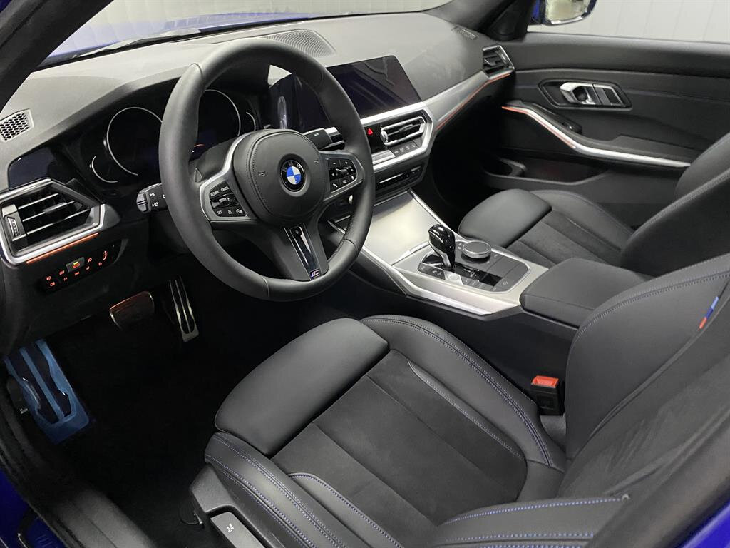 320i
