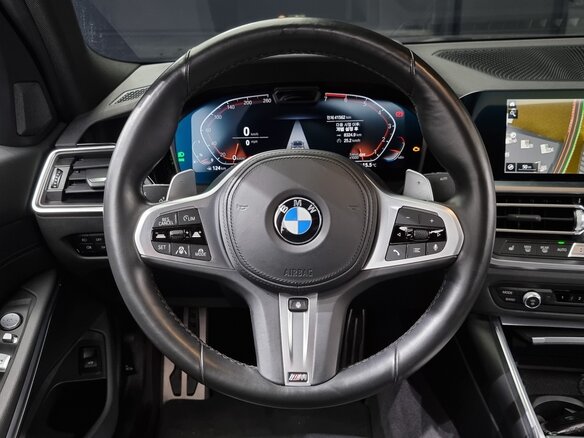 320i
